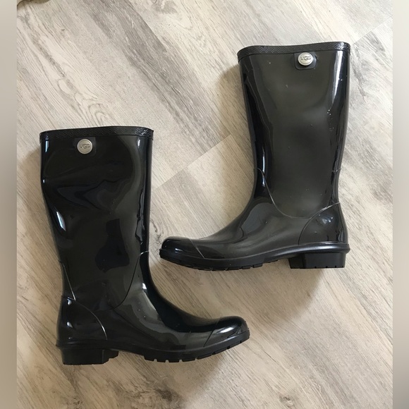 UGG Shoes - UGG Glossy Black Rubber Pull-On Waterproof Rain Womens Boots Size 10 NWOT